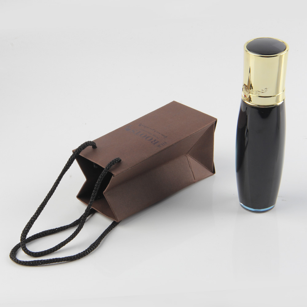 充電器的產(chǎn)品這么小紙袋是不是也該做這么小呢？